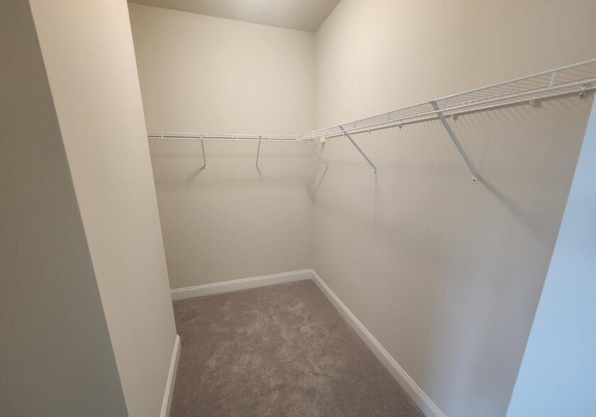 Building Photo - 328 Foxtail Ln