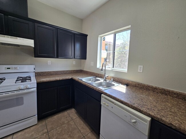 Building Photo - 2142 Trebbiano Way