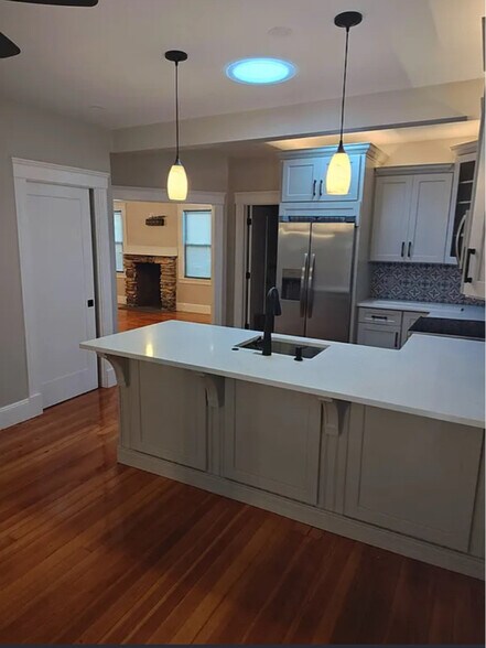 Building Photo - 1388 Central St