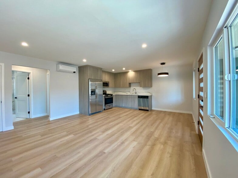 Building Photo - 3207 W 3rd St