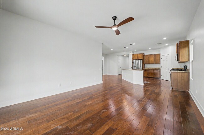 Building Photo - 3113 E Chisum Ln