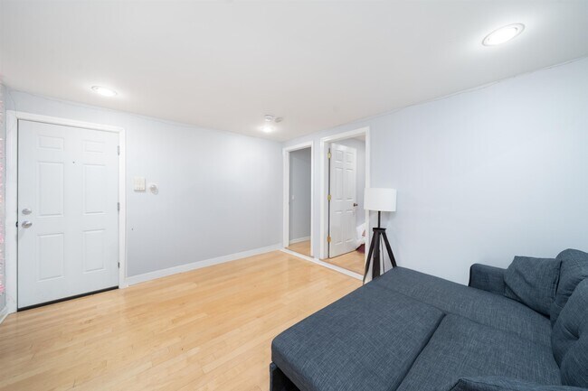 Building Photo - 162 Steuben St