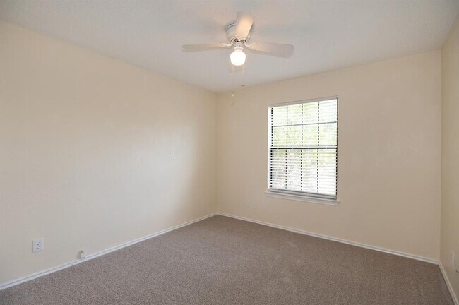 Building Photo - 1013 Ramble Creek Dr