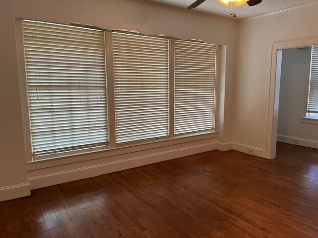 Building Photo - Broadmoor 2BR/2BA Duplex