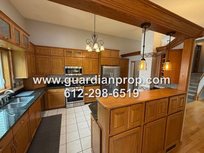 Building Photo - Maplewood House Available Now, Open Floor ...