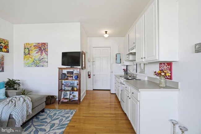 Building Photo - 22 N Main St