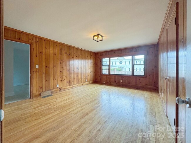 Building Photo - 1432 Bevis Dr