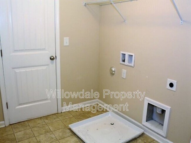 Building Photo - 717 Minerva Dale Dr