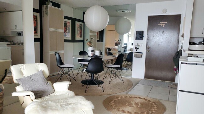 Dining area - 3601 W Hidden Ln
