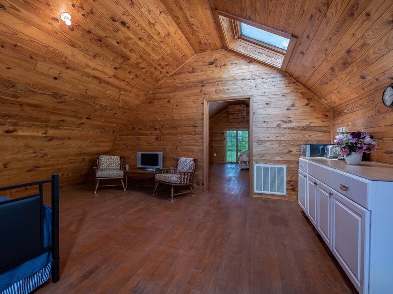 Great Room - 1087 Walker Rd