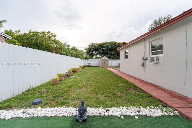 Building Photo - 1600 N 68th Ave