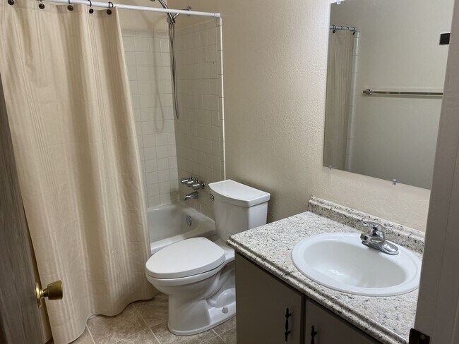 Building Photo - Super Cute 2 Bed 2 Bath in Murray