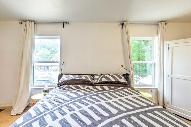 Building Photo - 3600 Govalle Ave