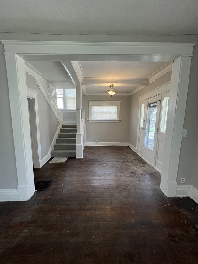 Building Photo - 3850 E 62nd St