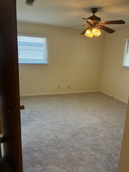 Building Photo - 4901 Westhaven Dr