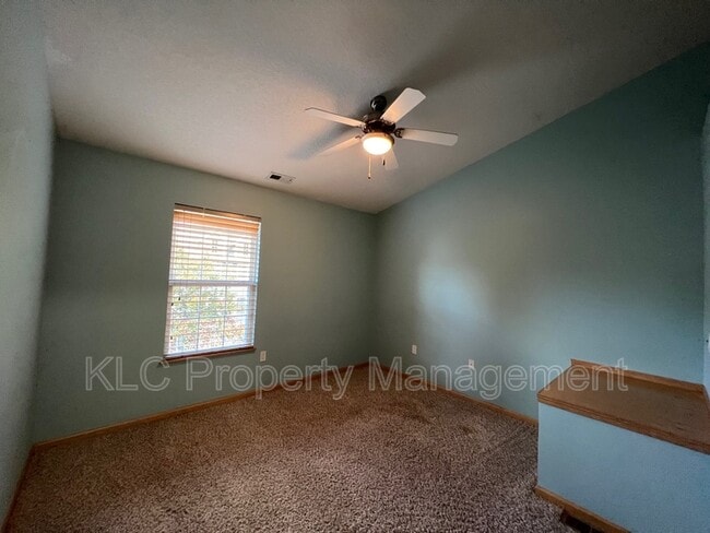 Building Photo - 5558 Kenton Ln