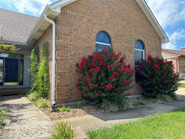 Building Photo - 4 Grayson Ridge Dr