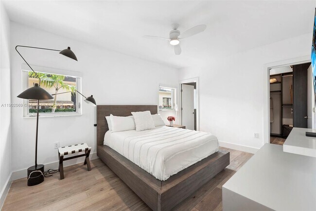 Building Photo - 970 S Shore Dr