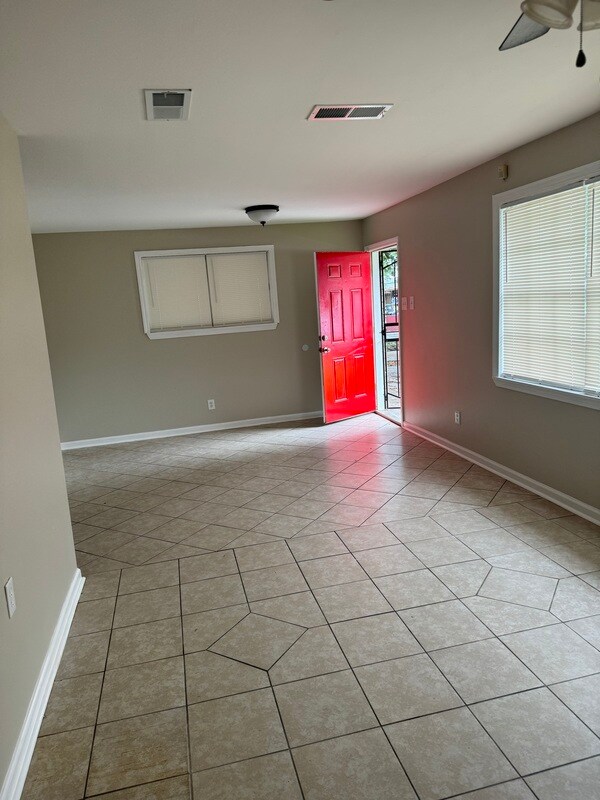 Building Photo - 7920 Dorsett Dr
