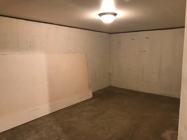 Building Photo - 3911 NE 9th Ave