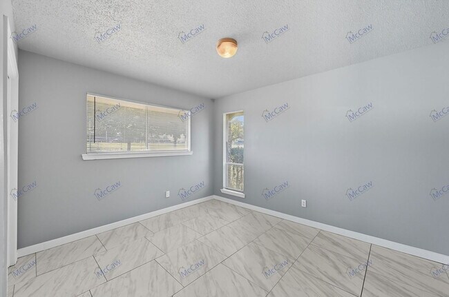 Building Photo - 3538 Hacienda Dr