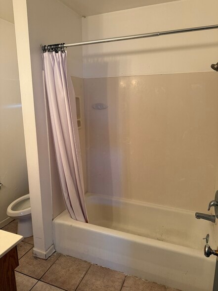 Building Photo - 223 E 2nd St