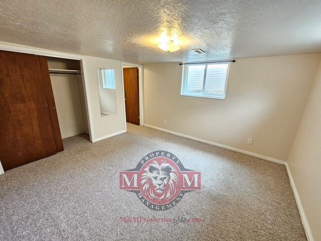 Building Photo - 5 Bd 3 Bath Home Cottonwood Heights