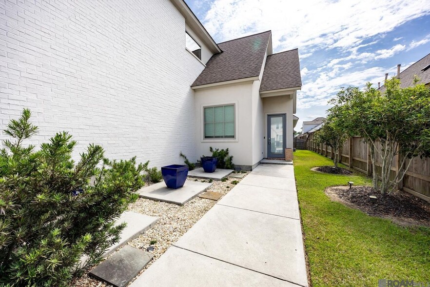 Building Photo - 8543 Landau Dr