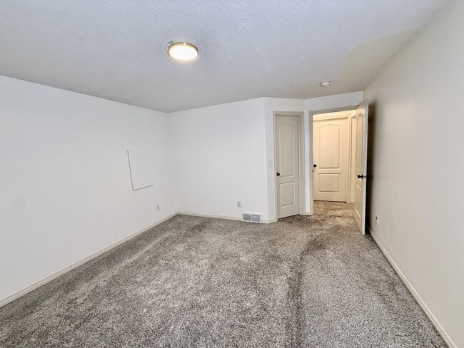 Building Photo - 8633 Chase Cir