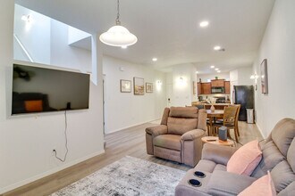 Building Photo - 271 San Clemente Ave NW