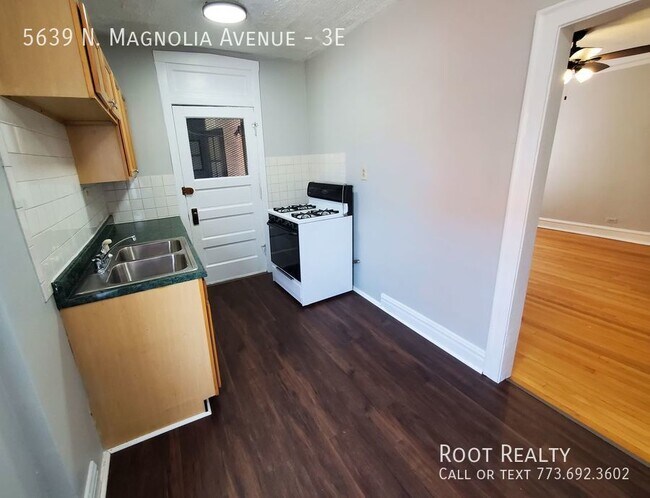 Building Photo - Edgewater / Magnolia Glen - Top-Floor 1-Be...