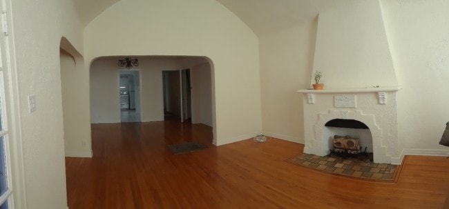 living room - 618 N La Jolla Ave