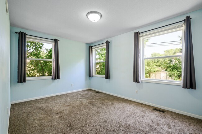 Building Photo - Incredible 5BD/2BA HGTV Remodeled Home near U of M & Dinky Town! Avail. 9/1/26!