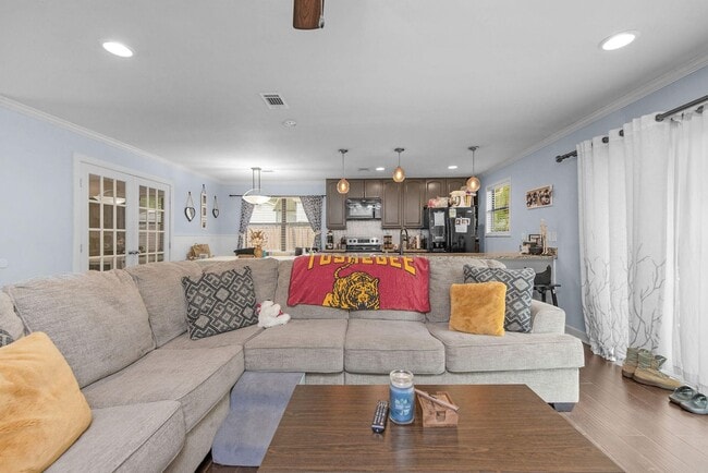 Building Photo - 326 Goldenrod Ct