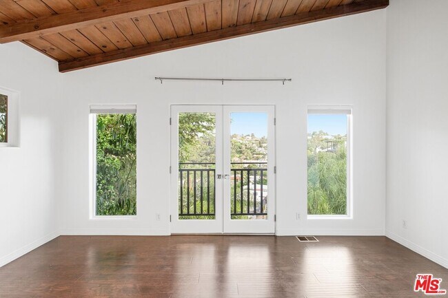 Building Photo - 3476 Troy Dr