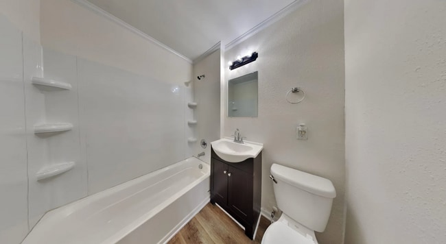 Building Photo - Woodland Terrace – Newly Renovated Home in Prime Downtown Location!