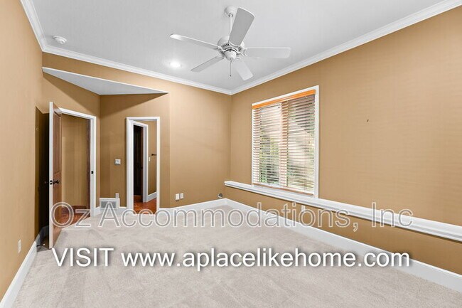 Building Photo - 16690 Country Club Dr