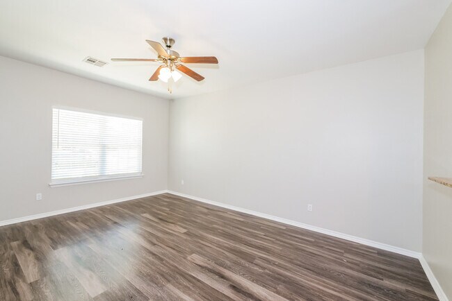 Building Photo - Check out this Wonderful Home!