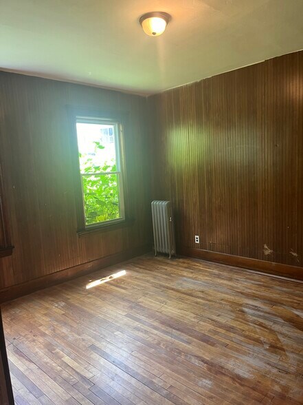 Building Photo - 37 Columbia St