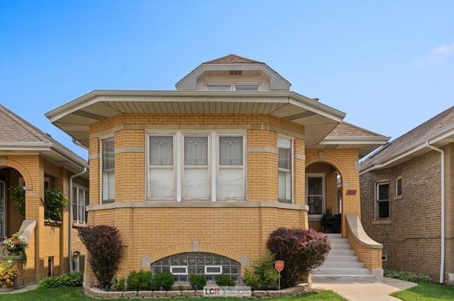 Primary Photo - 3121 N Monitor Ave