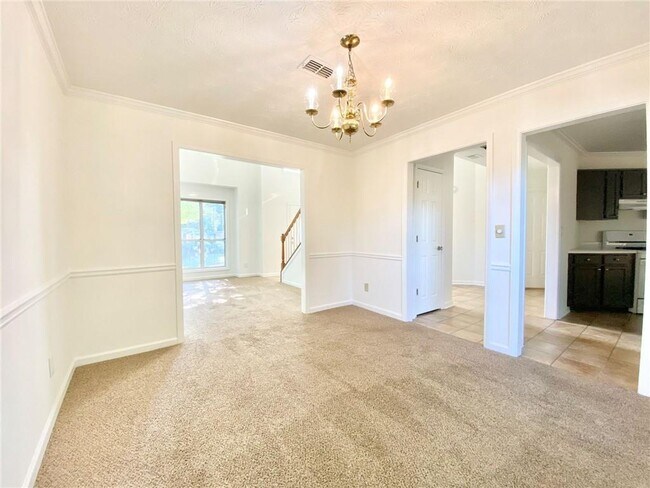 Building Photo - 640 Suwanee Lakes Cir NW