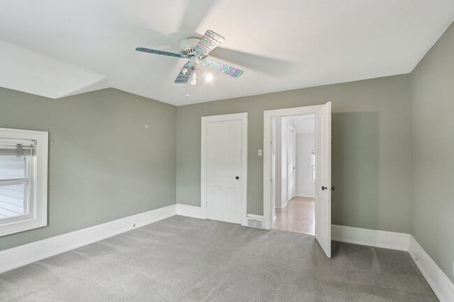 Building Photo - Charming 3-Bedroom Home for Rent in Lake M...