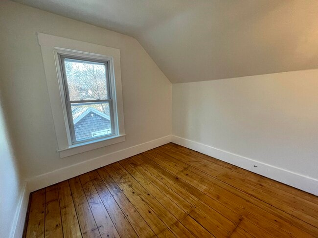 Building Photo - 87 Granger St