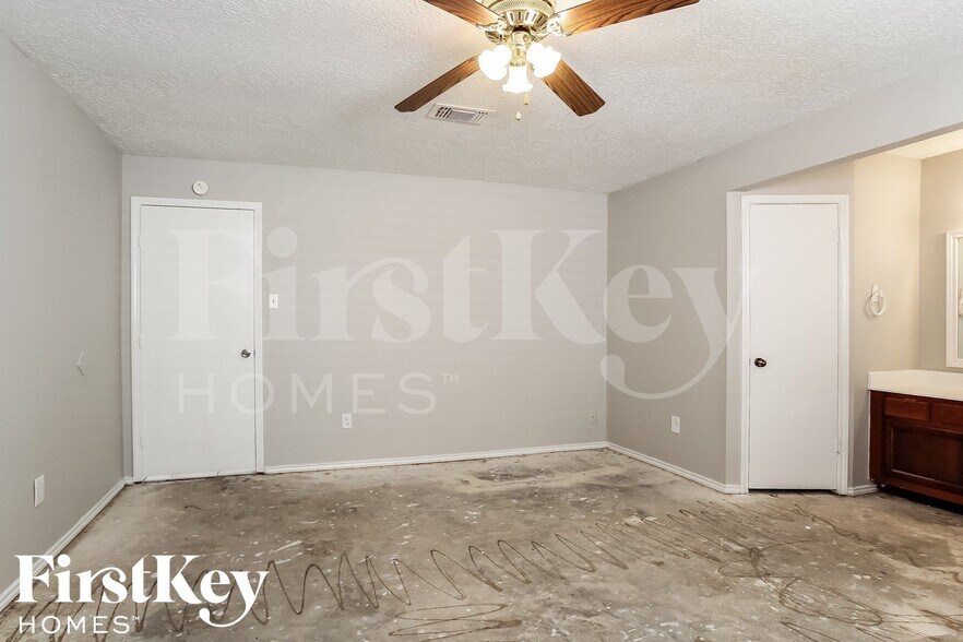 Building Photo - 24119 Lone Elm Dr