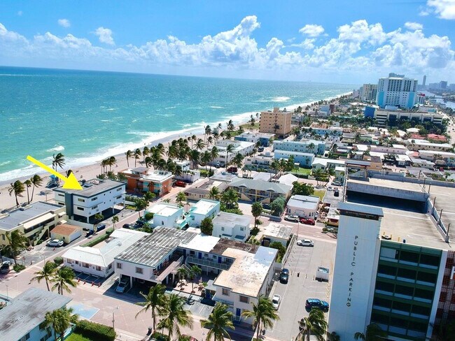 Building Photo - 2201 N Surf Rd