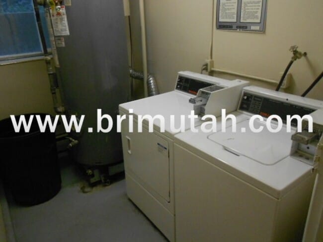 Building Photo - 243 600 E