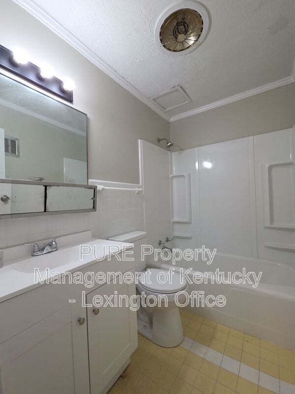 Building Photo - 1685 Alexandria Dr