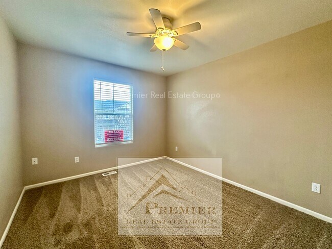 Building Photo - 7825 Sandy Spgs