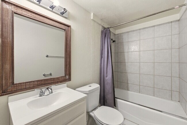 Building Photo - Charming 3 Bedroom Townhomes at Rockrimmon