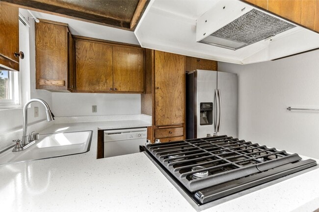 Building Photo - Move-in Ready Condo!